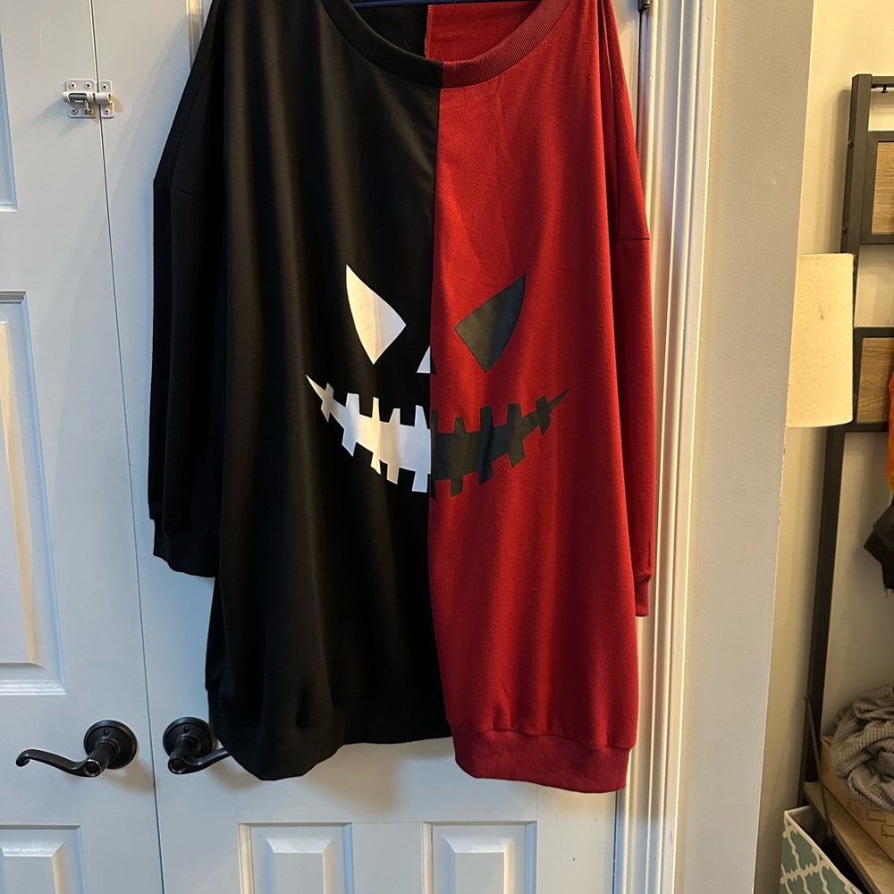 BloomChic Black and Red Sweatshirt